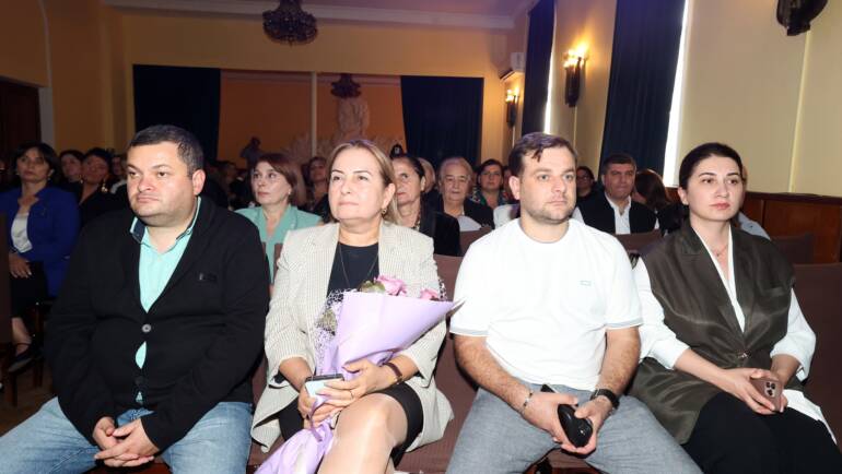 მასწავლებლის ეროვნული პრემიის ფარგლებში, საქართველოს მასშტაბით ადგილობრივი სკოლების პედაგოგთა დაჯილდოება გრძელდება.