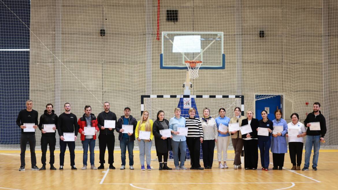 სერტიფიკატები გადავეცით ფოთის საცურაო კომპლექსის თანამშრომლებს.